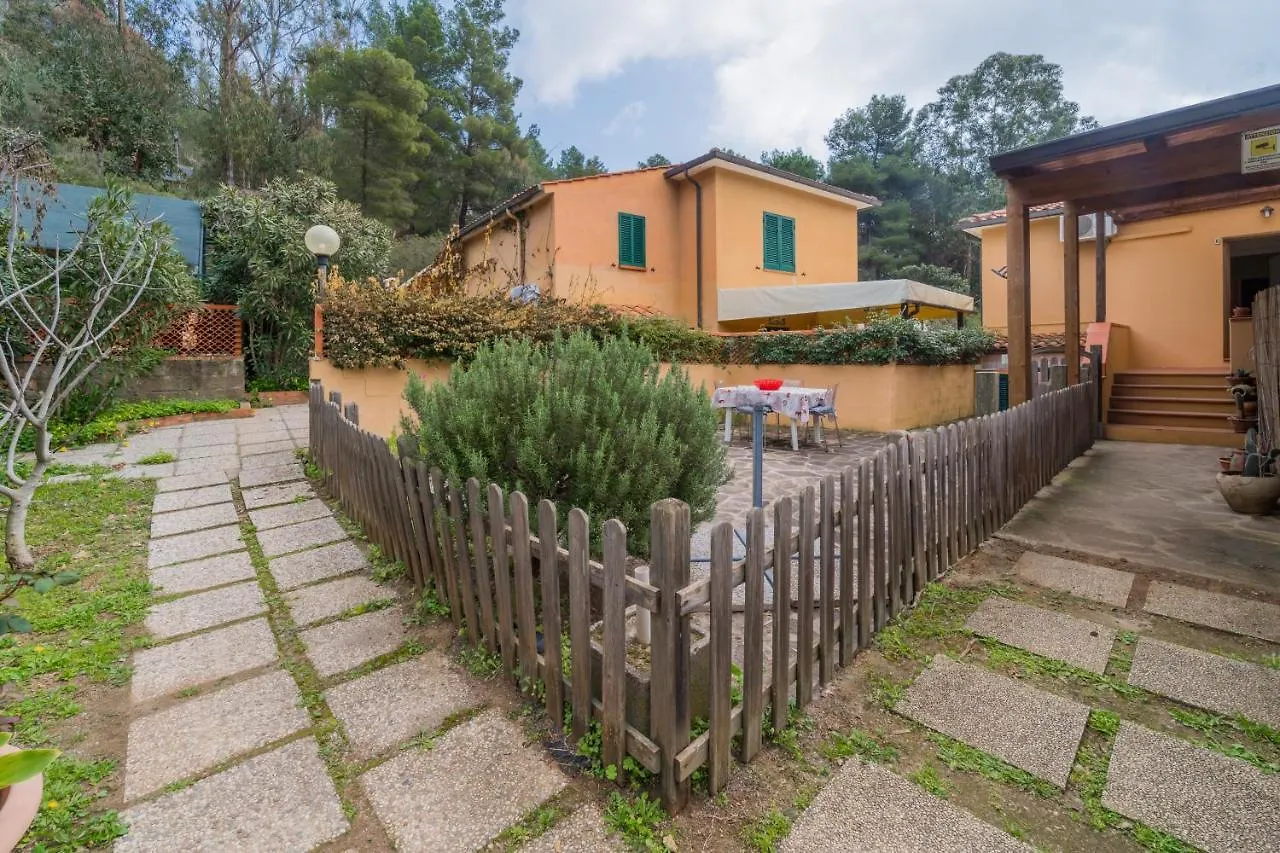 Cottage Spiaggia Di Reale Porto Azzurro 0*,